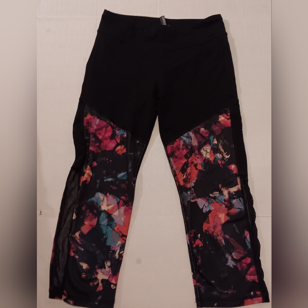Live love dream capri leggings (Size Medium)